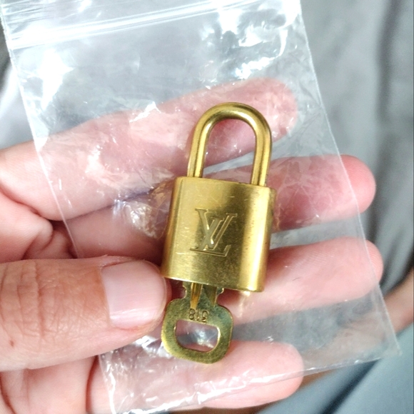 LV lock and key #318 - Picture 1 of 4